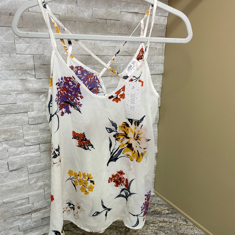 NWT Sienna Sky Floral Tank Size Small